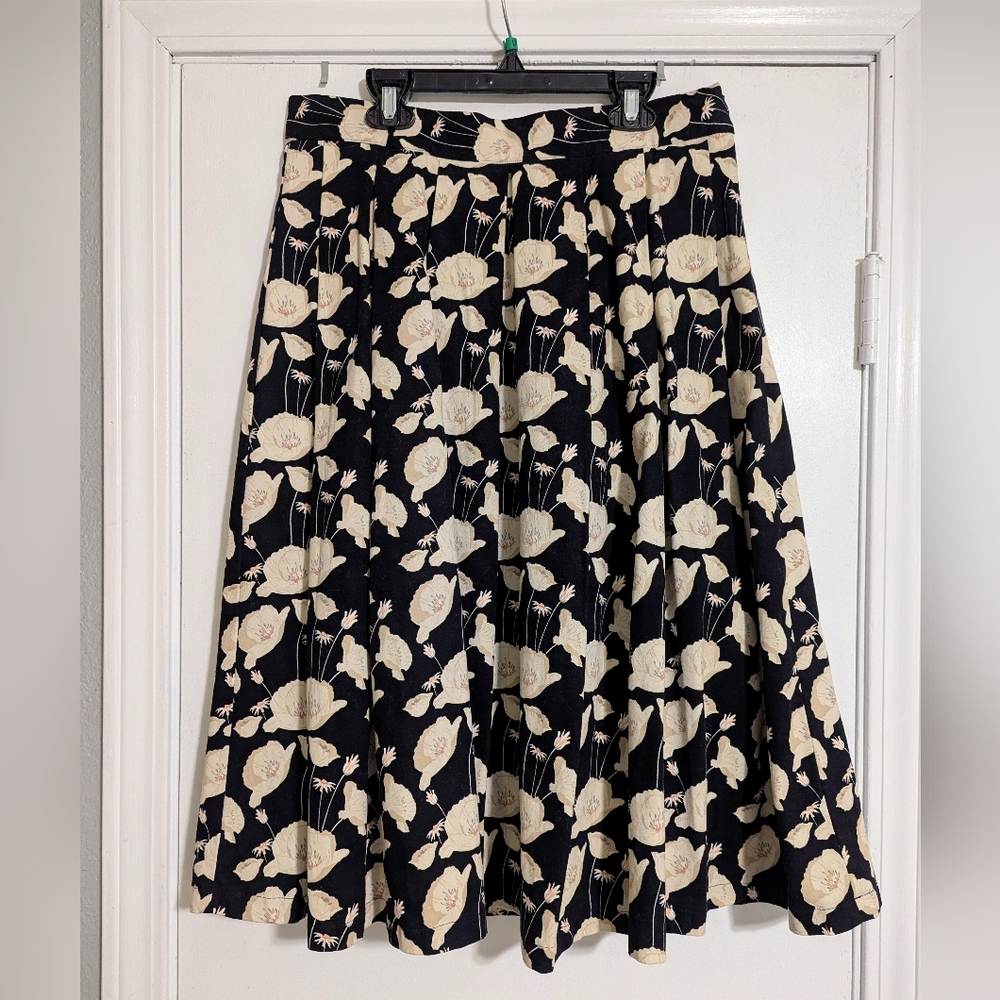 Superstition Black Navy A-line Floral Skirt Size L (EU 40)